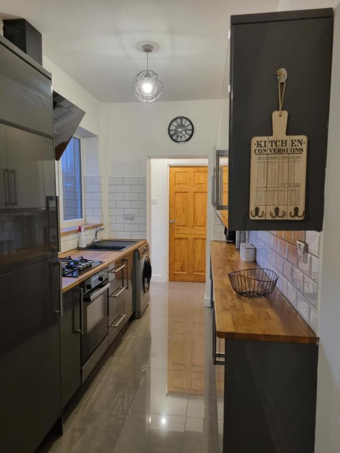 Spacious And Modern Town House Close To The District *