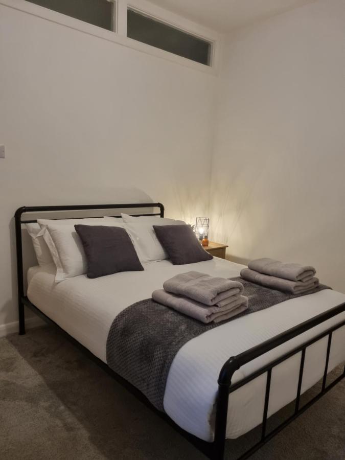 Spacious And Modern Town House Close To The District